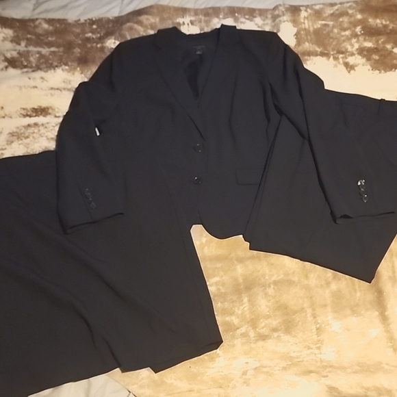 3 Peice Suite: Jacket, pants, and skirt is NWT. Size: 10, 14P - Picture 1 of 2